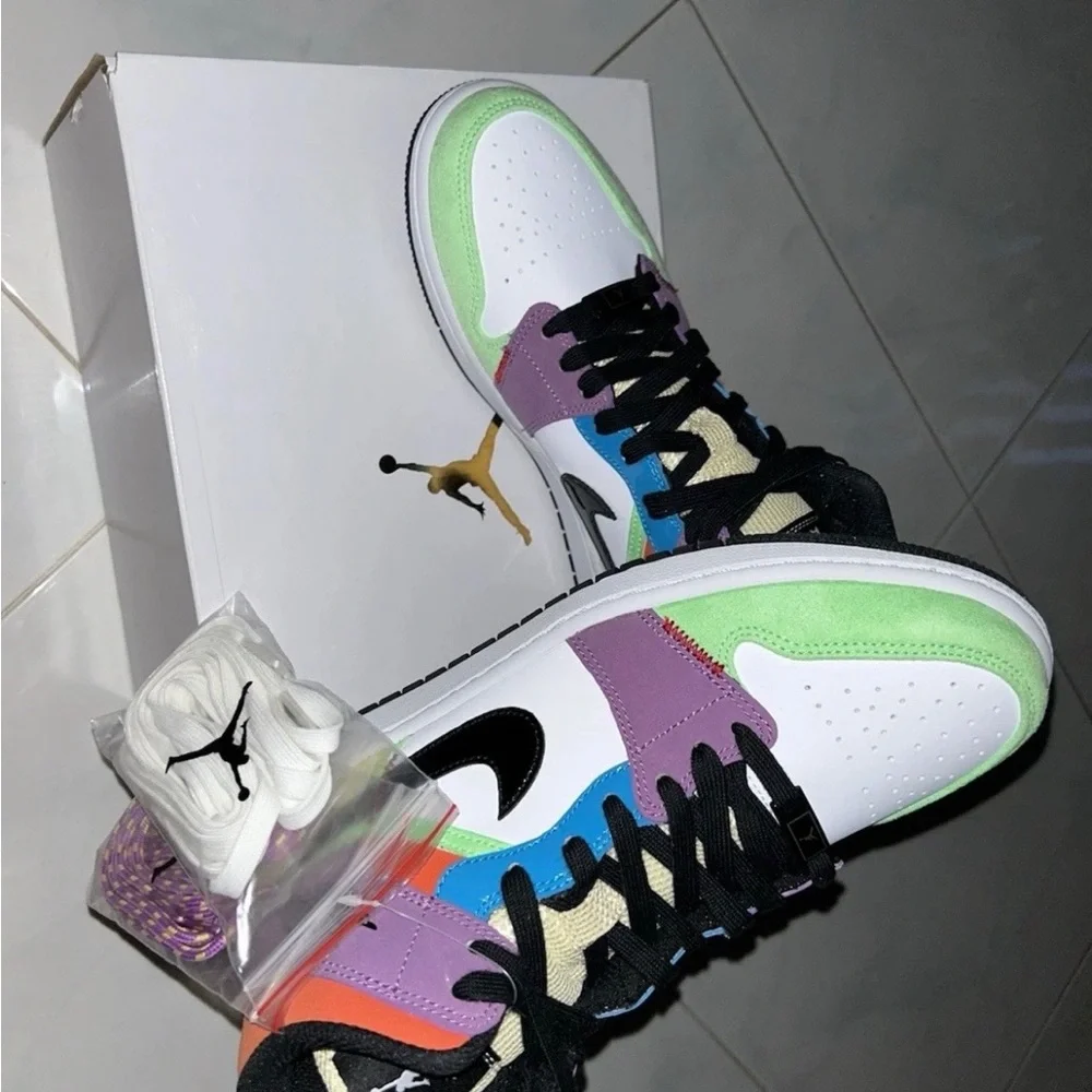 Deadstock Original with OG Box Jordan 1 Mid SE Multi-Color Lightbulb Size 9 - Picture 7 of 8